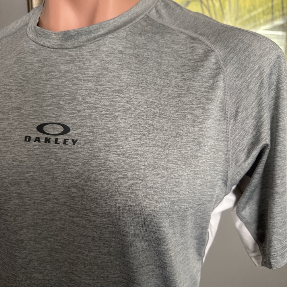 Oakley Men's Heather Gray Short Sleeve Tee - Picture 10 of 10